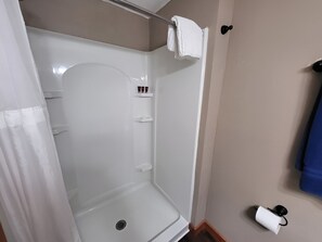 Bathroom - Relaxing, Affordable Room in Central Gettysburg Area for Budget Travelers (Gettysburg)
