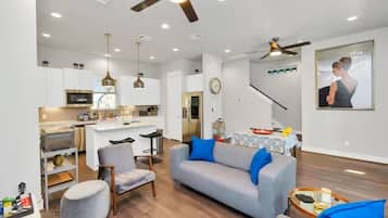 Classic Room, City View | Living area | 55-inch Smart TV with digital channels, Netflix, streaming services