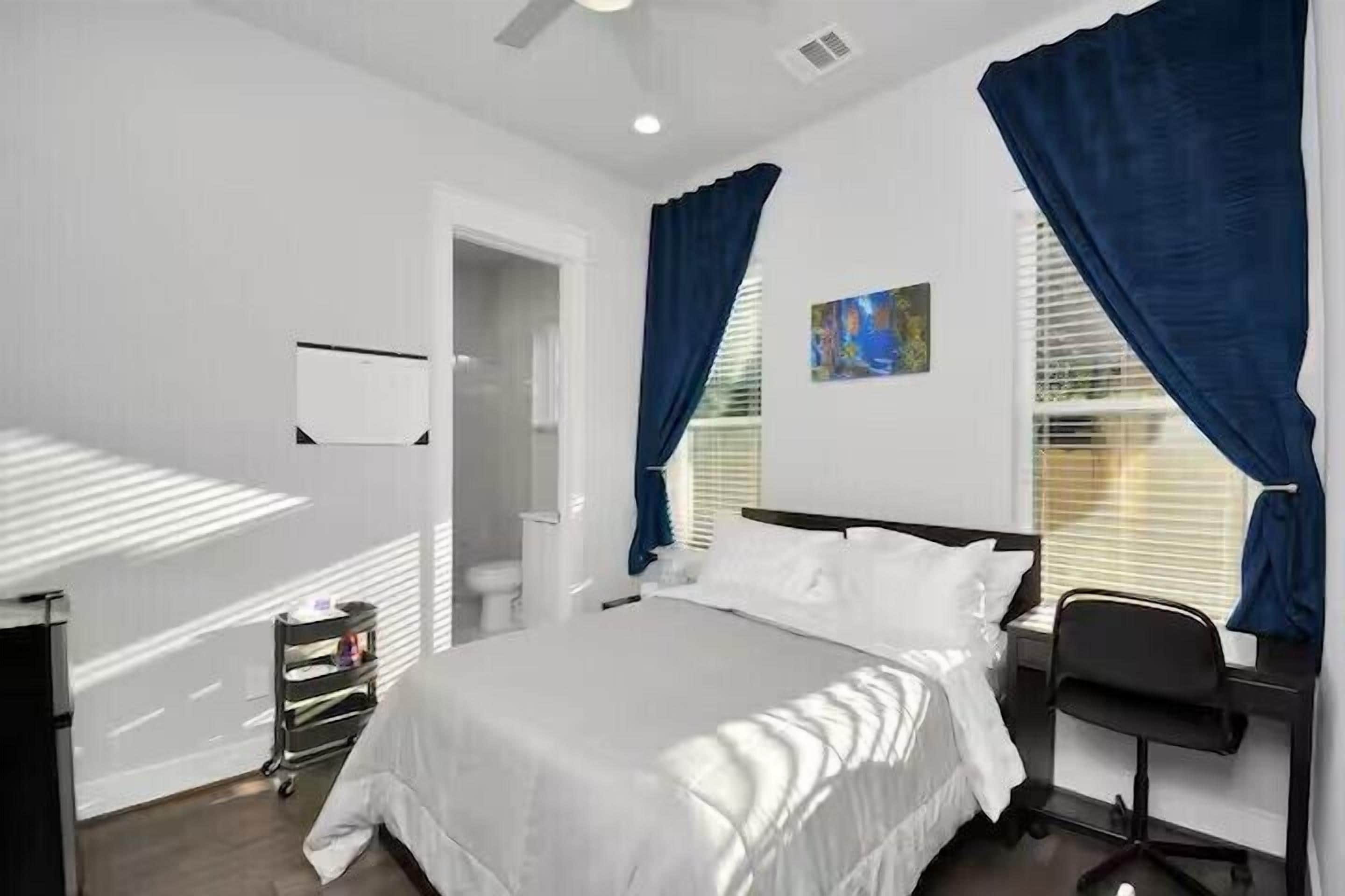 Habitación clásica, vistas a la ciudad | Ropa de cama de alta calidad y decoración individual