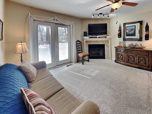 Smart TV, fireplace - Whispering Bluff #402 | Partial Mountain Views (Ruidoso)