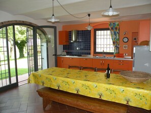 Dining - Nature and culture: Tuscan house in the countryside - ideal for families or friends (Toscana)