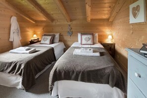 6 bedrooms, iron/ironing board, free WiFi, bed sheets