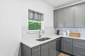 Fridge, microwave, oven, dishwasher - NEW! Modern Pine-Scented Retreat – 30 Mins to Beach! (Crestview)
