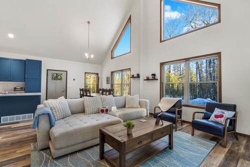 Secluded Dog-Friendly Retreat in Baileys Harbor