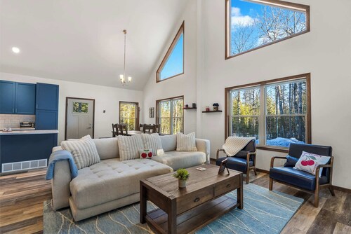Secluded Dog-Friendly Retreat in Baileys Harbor