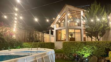 Bain à remous extérieur