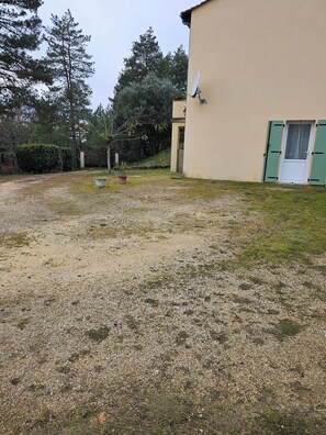 Property grounds - 35 square meter apartment for rent by the week (Le Bugue)