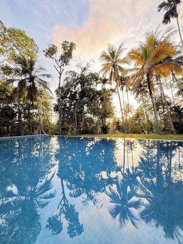 VILLA KOBEIMALHÉNA, Matara
Spacious 3-bedroom colonial villa with private pool.