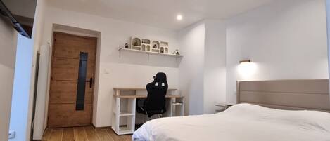 Iron/ironing board, WiFi, bed sheets