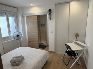 2 bedrooms, iron/ironing board, WiFi, bed sheets