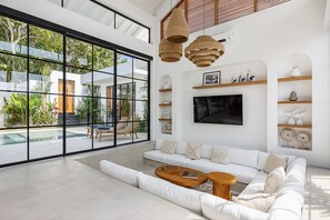 TV, offices - Family Nest 4-Bedroom Villa with private pool (Kabupaten Badung)