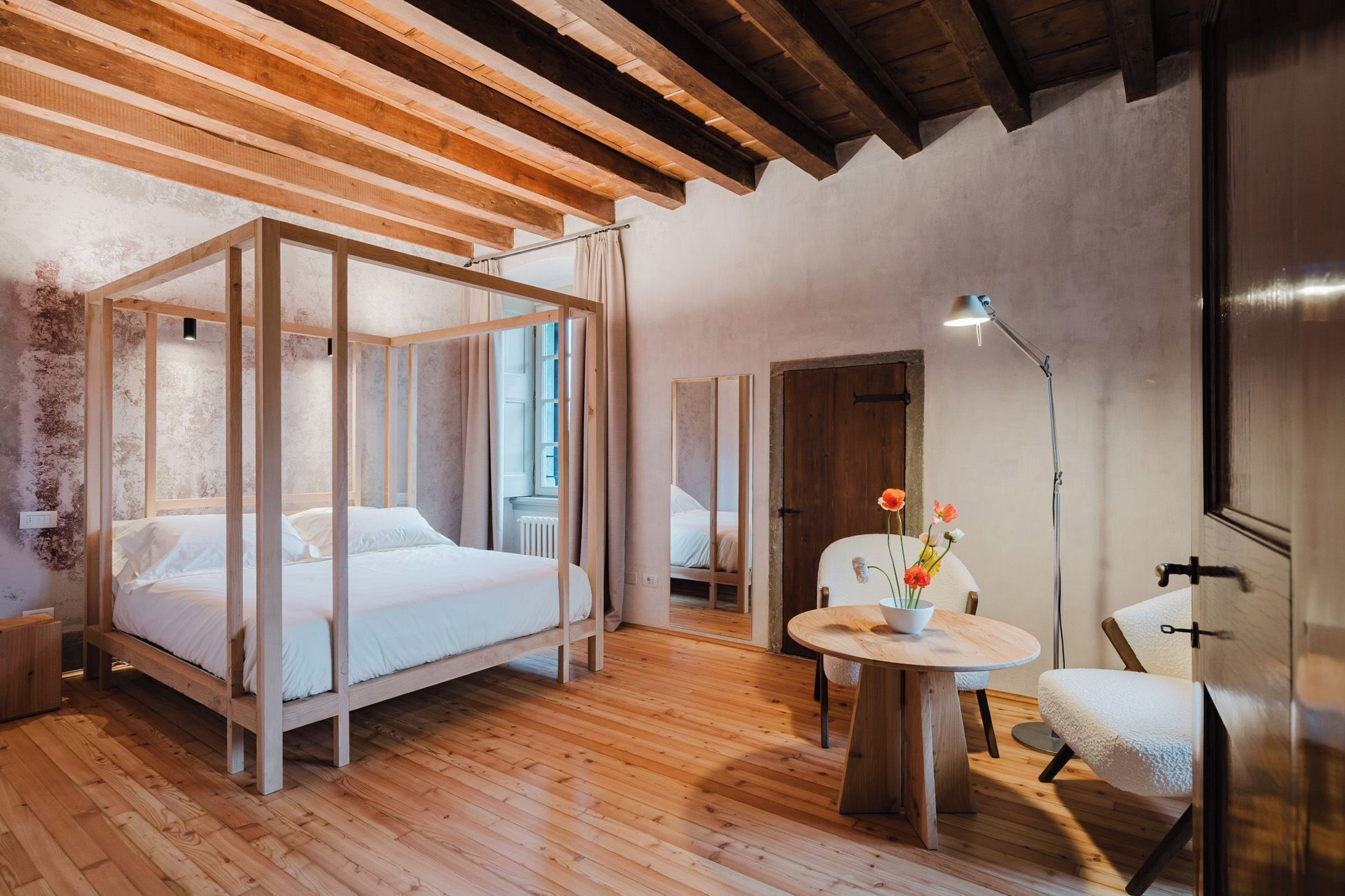 1 soverom, skrivebord og wi-fi (inkludert)