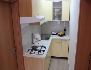 Apartment | Private kitchen - Stara Novalja Apartment With Big Terrace (Novalja)