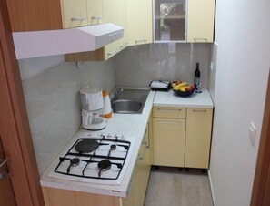 Apartment | Private kitchen - Stara Novalja Apartment With Big Terrace (Novalja)