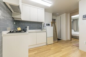 Basic Double Room | Private kitchen - Anne House (Seoul)