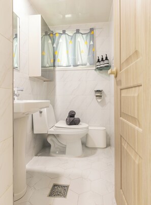 Basic Double Room | Bathroom - Anne House (Seoul)