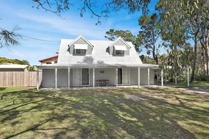 Exterior - Fantastic beach house tucked away in paradise (Amity)
