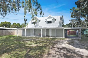 Exterior - Fantastic beach house tucked away in paradise (Amity)