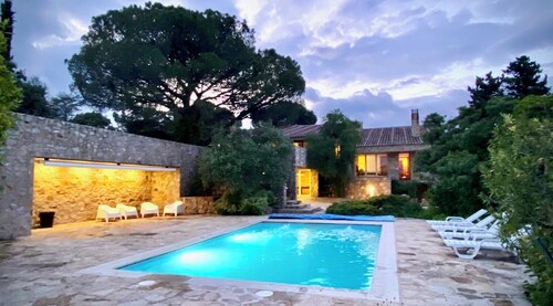 Luxury villa in Paradise with swimming pool and gym on the shores of the marsh