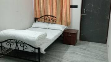 2 chambres, fer et planche à repasser, Wi-Fi gratuit, draps fournis