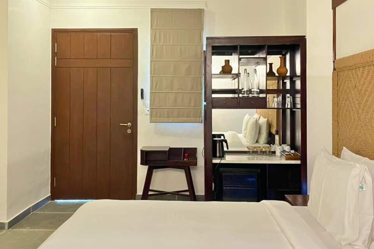 Luxury Villa, Pool View | In-room safe, desk, laptop workspace, blackout drapes