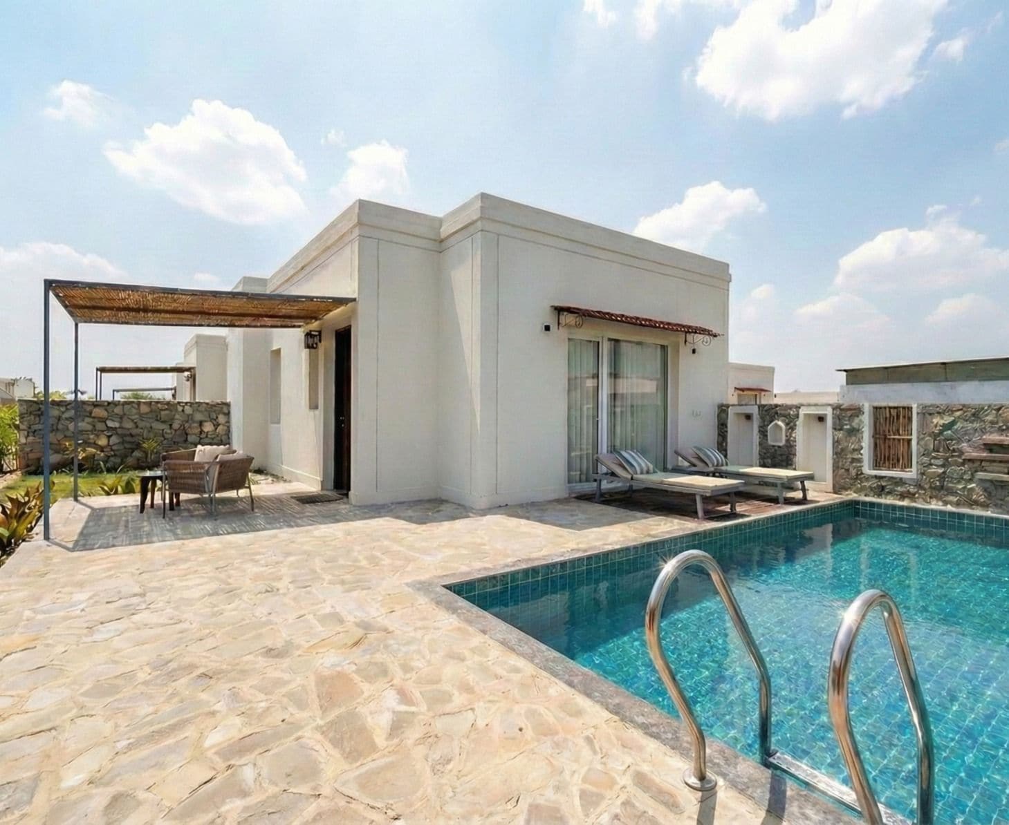Vila superluxo, vista para a piscina | Piscina | Piscina externa sazonal