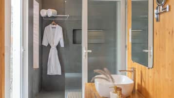 Bañera y ducha independientes, artículos de tocador de diseñador
