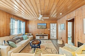 Smart TV - Seaside Cabana-Dog Friendly 3BR Cherry Grove (North Myrtle Beach)