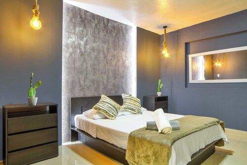 5BR by Lleras Park w Arcade & Foosball