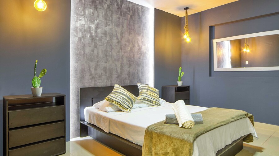 5BR by Lleras Park w Arcade & Foosball