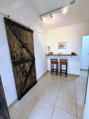 Interior - Lombardi Family House right on the sand, on Perequê Beach, Porto Belo. (Porto Belo)