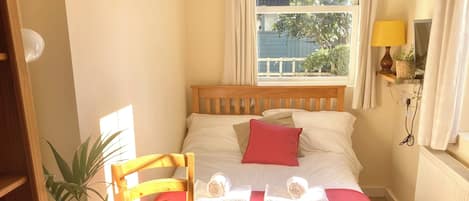 4 bedrooms, in-room safe, desk, iron/ironing board