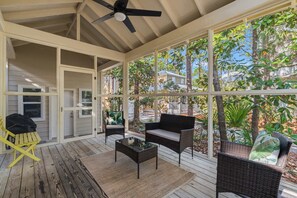 Terrace/patio - Gi Bops by the Sea- Heated Pool! Dogs Welcome! (Santa Rosa Beach)