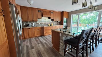 Micro-ondes, four, plaque de cuisson, lave-vaisselle