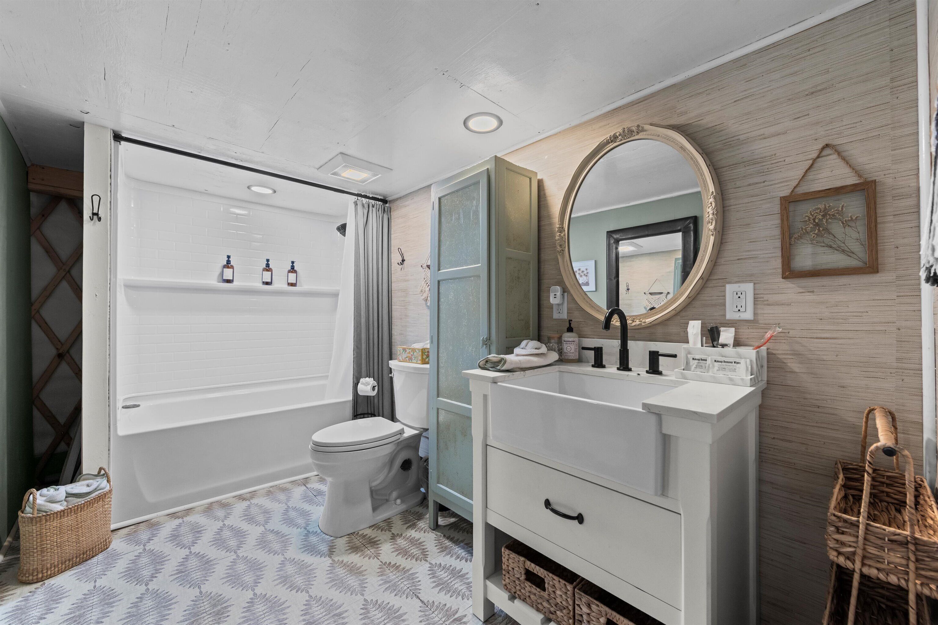 タオル、石鹸、トイレットペーパー