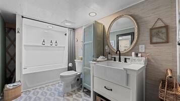 Toallas, jabón y papel higiénico