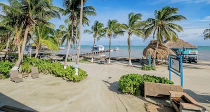 Beachfront Corner Suite | Ground Floor Ocean Views – Aqua Vista Suite 1