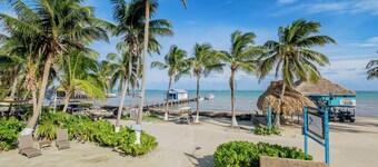 Beachfront Corner Suite with Reef Views | Aqua Vista – Suite 3