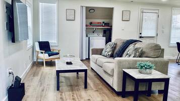 House, Multiple Beds, Patio, Garden View (Boardwalk Bungalow) | Living area