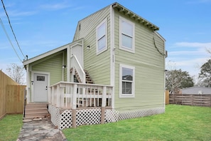 Exterior - Boardwalk Bungalow Combo Stay for 9 (League City)