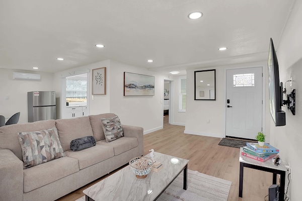 House, Multiple Beds, Patio, Garden View (Boardwalk Bungalow) | Living area