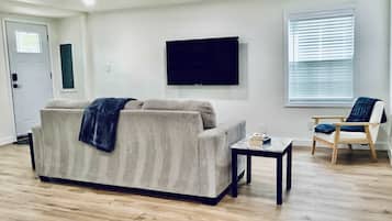 House, Multiple Beds, Patio, Garden View (Boardwalk Bungalow) | Living area