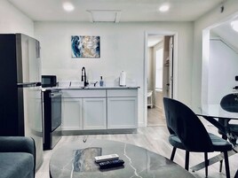 House, Multiple Beds, Patio, Garden View (Boardwalk Bungalow) | Interior