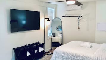 Huis, meerdere bedden, patio, uitzicht op tuin (Boardwalk Bungalow) | 2 slaapkamers, individueel gedecoreerd, individueel gemeubileerd