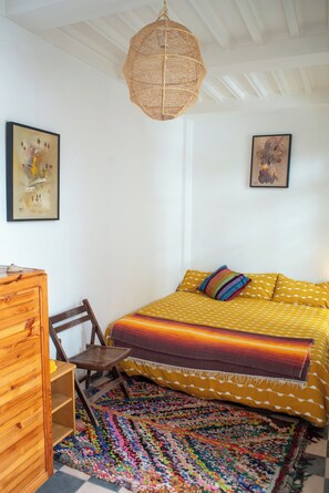 7 chambres, fer et planche à repasser, lit de bébé portatif