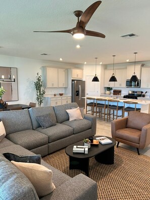 Living area - Charming 3-bedroom house in Tradition Port St Lucie with AC (Port St. Lucie)