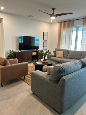 Living area - Charming 3-bedroom house in Tradition Port St Lucie with AC (Port St. Lucie)