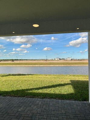 Property grounds - Charming 3-bedroom house in Tradition Port St Lucie with AC (Port St. Lucie)