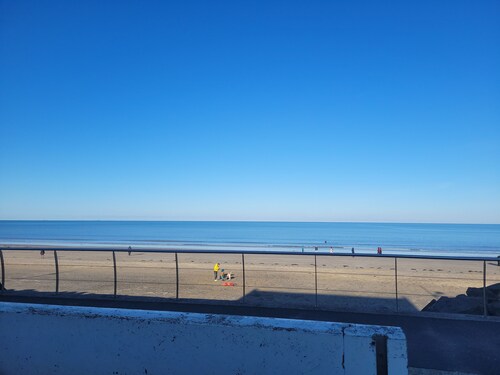 *2bed duplex apartment 18min from the beach