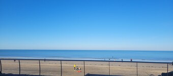 *2bed duplex apartment 18min from the beach